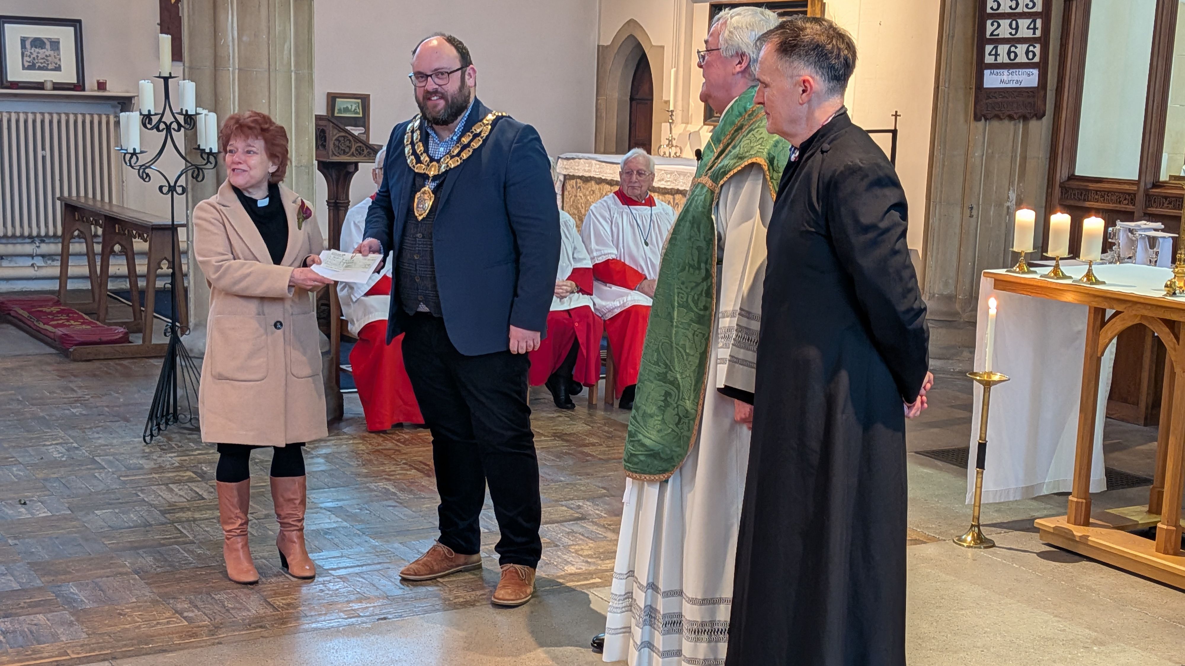 MAyor presenting to Weston Hospice